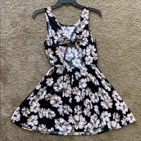Forever 21 Floral Dress - Picture 2 of 4